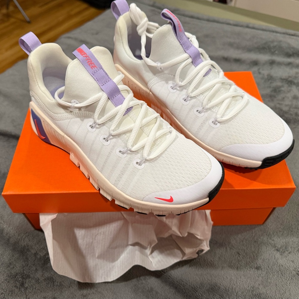 Nike Metcon Training Shoes Women’s Size 8 White Cross Training Gym Sneakers NWT